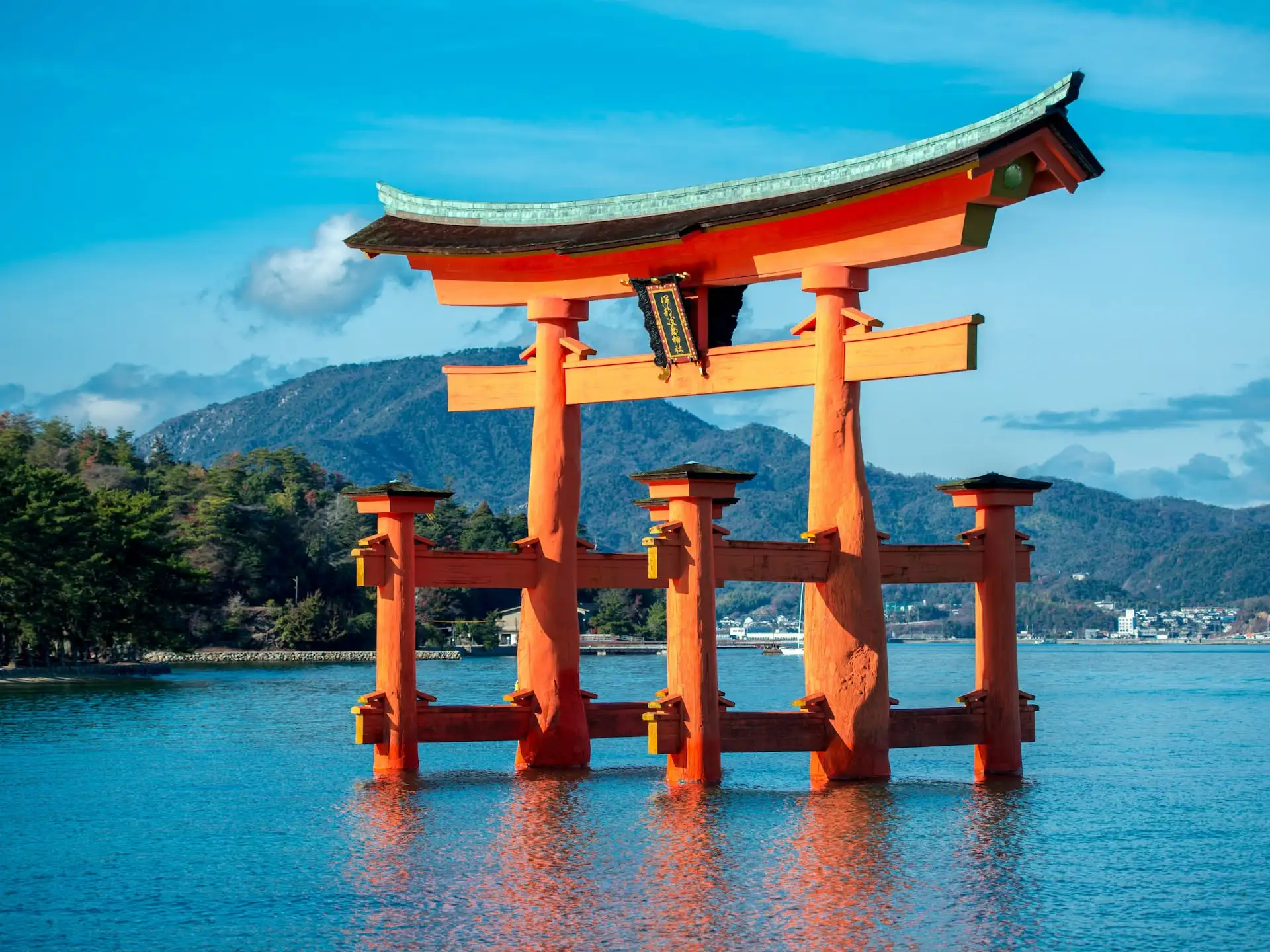 7.miyajima-grand-torii-temple-hiroshima